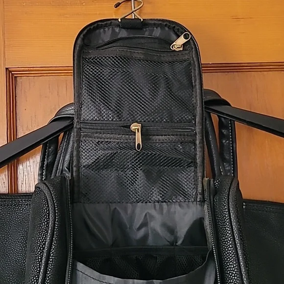 Matching Travel Bag and Toiletries Bag - Picture 4 of 8